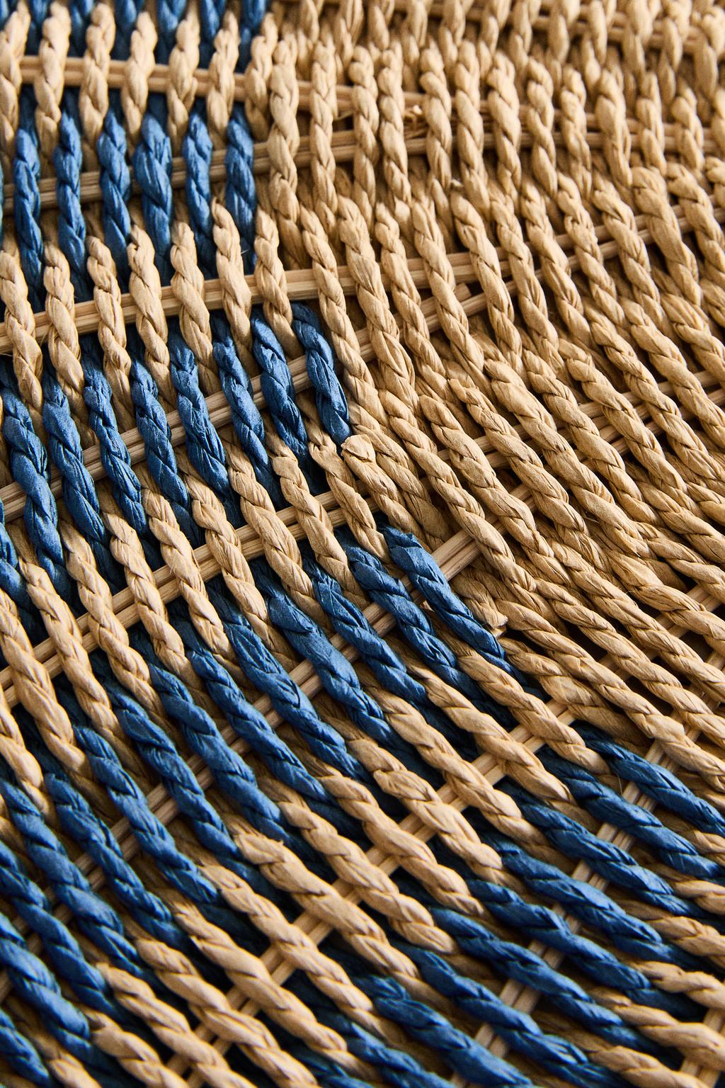 Круглый подставка из ротанга