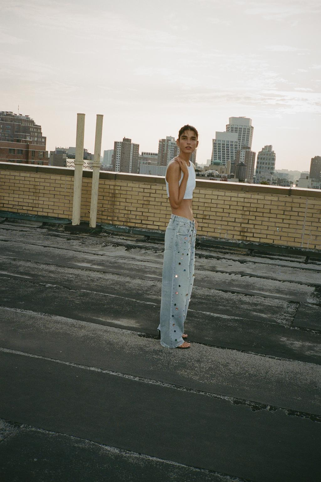 ДЖИНСЫ RELAXED OVERSIZE С ВЫСОКОЙ ПОСАДКОЙ И УКРАШЕНИЯМИ