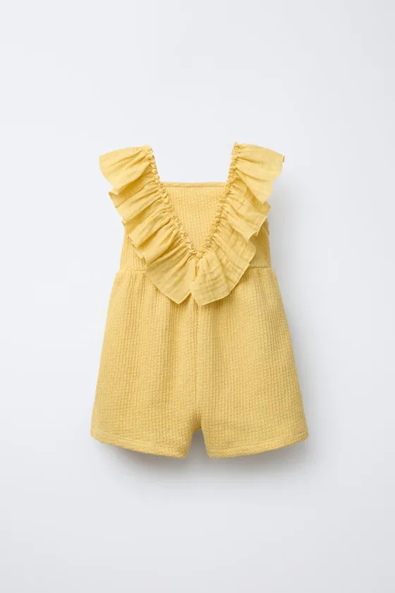 КОМБИНЕЗОН ИЗ РЕЛЬЕФНОЙ ТКАНИ КОНТРАСТНОГО ЦВЕТА