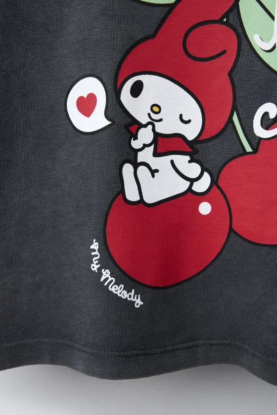 ФУТБОЛКА С ЭФФЕКТОМ ПОТЕРТОСТИ И ПРИНТОМ MY MELODY © SANRIO