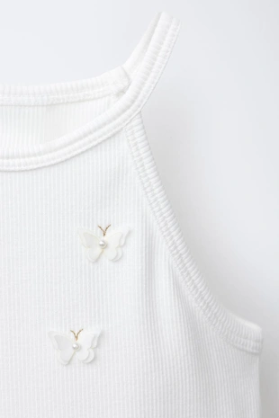 Футболка в рубчик с бабочками и цветами