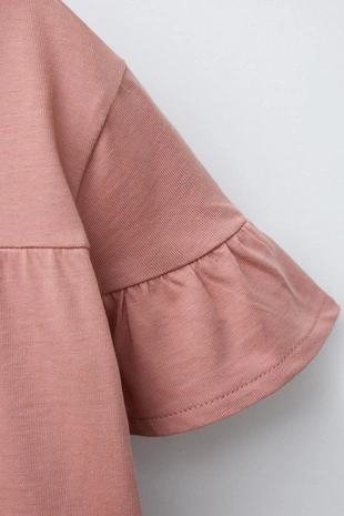 Однотонная футболка с воланами- Заказать в России