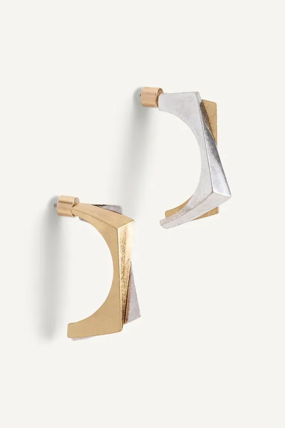 Серьги-кольца с металлическим контрастным рельефным аппликатором zara