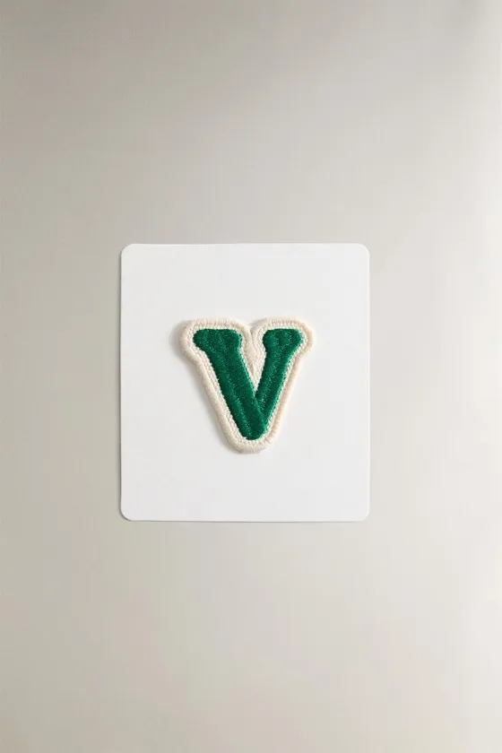 Термоклейкий патч буквы v