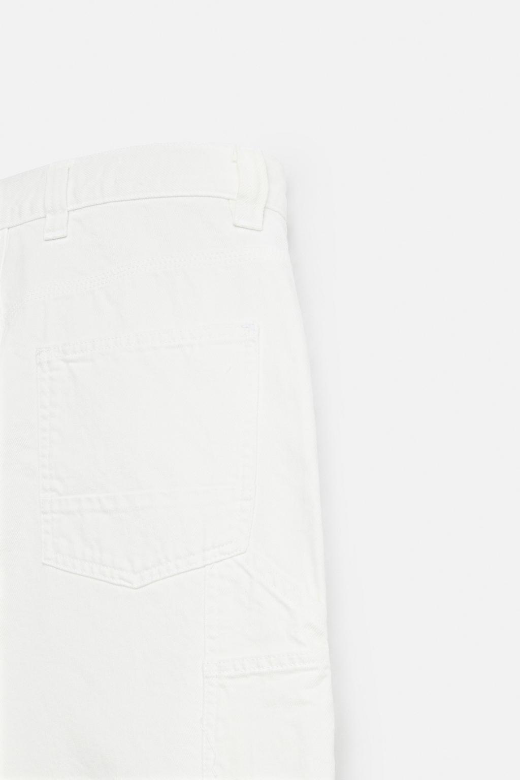 Джинсы с потертостями и карманами для плотника zara