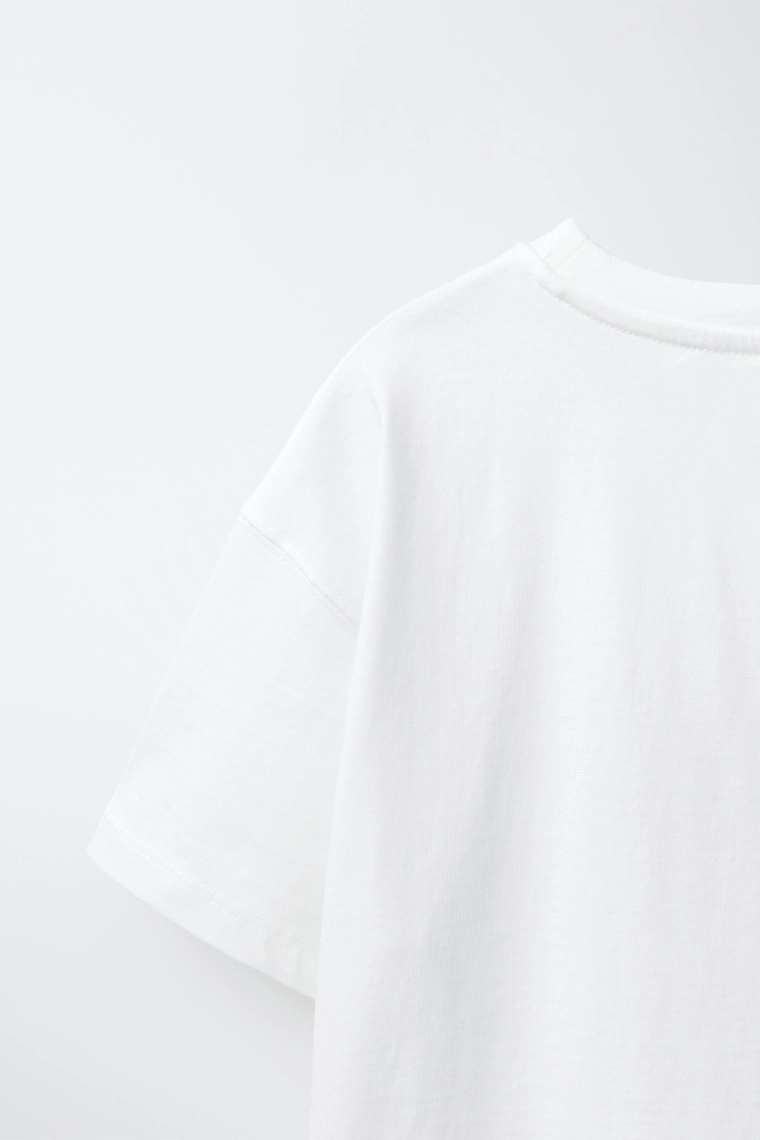 Футболка с неоновым лозунгом