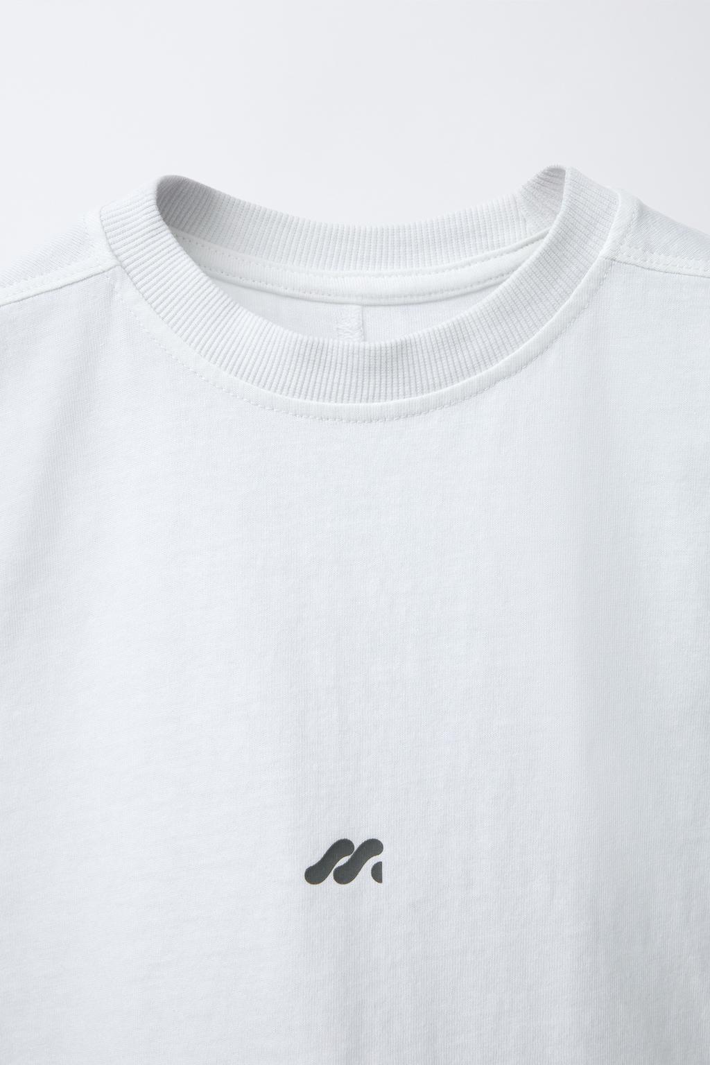 ФУТБОЛКА С ЛОГОТИПОМ, ОКРАШЕННАЯ В ГОТОВОМ ВИДЕ