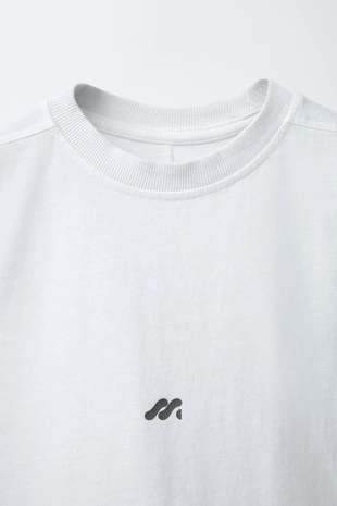 Футболка с логотипом, окрашенная в готовом виде