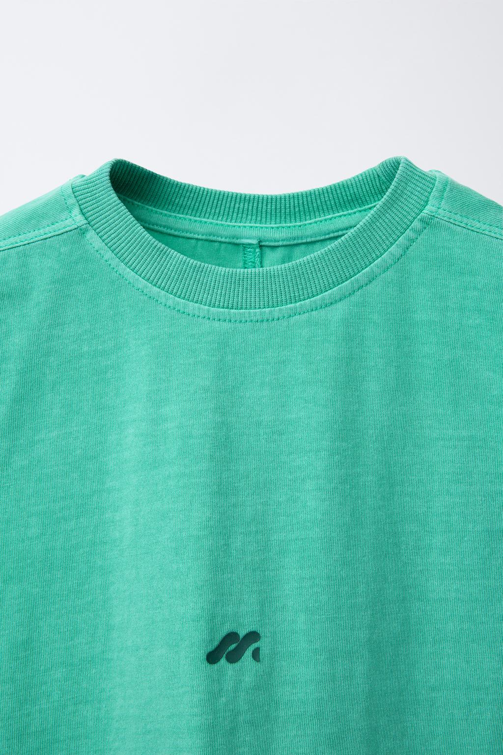 ФУТБОЛКА С ЛОГОТИПОМ, ОКРАШЕННАЯ В ГОТОВОМ ВИДЕ