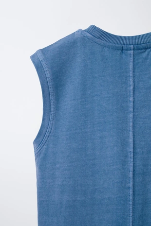 Футболка с логотипом, окрашенная в готовом виде