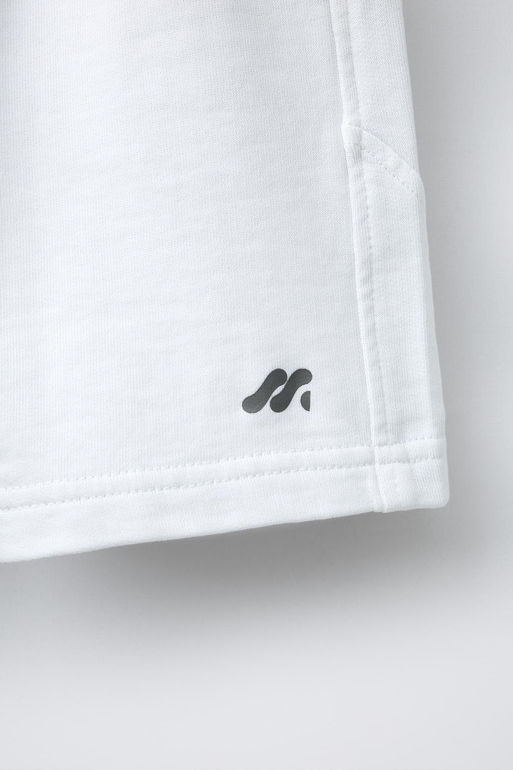 ШОРТЫ-БЕРМУДЫ ИЗ МЯГКОЙ ТКАНИ С ЛОГОТИПОМ И ДЕКОРАТИВНЫМИ ВСТАВКАМИ