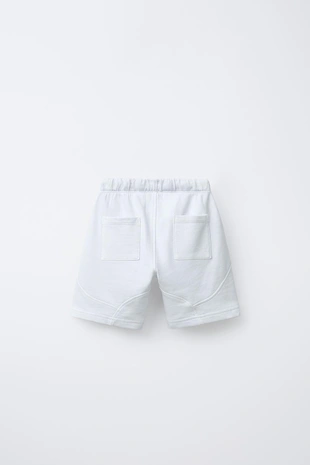 Шорты-бермуды из мягкой ткани с логотипом и декоративными вставками- Заказать в России