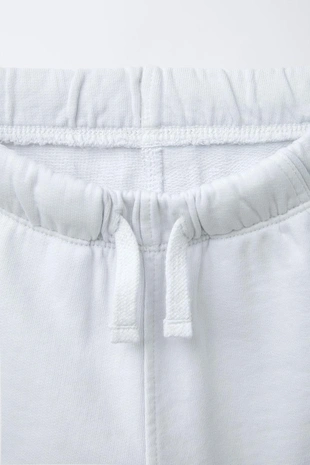 Шорты-бермуды из мягкой ткани с логотипом и декоративными вставками- Заказать в России