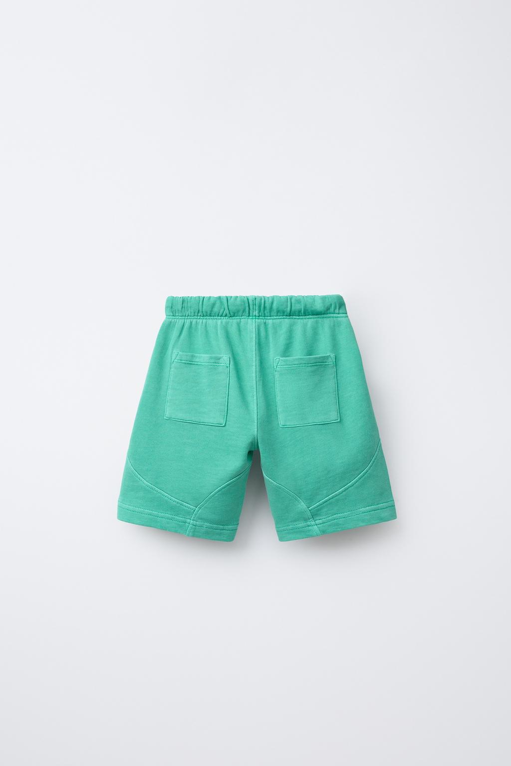 ШОРТЫ-БЕРМУДЫ ИЗ МЯГКОЙ ТКАНИ С ЛОГОТИПОМ И ДЕКОРАТИВНЫМИ ВСТАВКАМИ