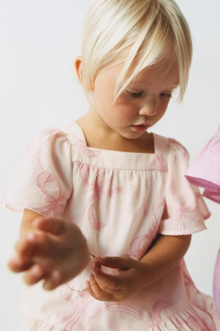 Платье с вышивкой в виде бантов- Заказать в России