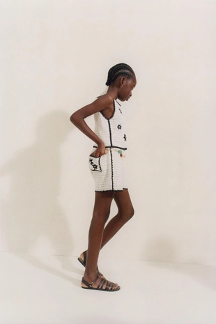 Вязаные крючком шорты-бермуды с декоративной строчкой- Заказать в России