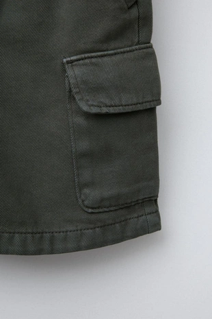 Шорты-бермуды карго прямого кроя из легкой ткани- Заказать в России