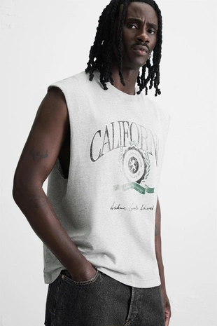 Топ с принтом и эффектом потертости- Заказать в России