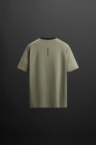 Спортивная футболка из текстурной ткани