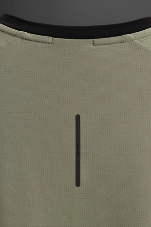 Спортивная футболка из текстурной ткани