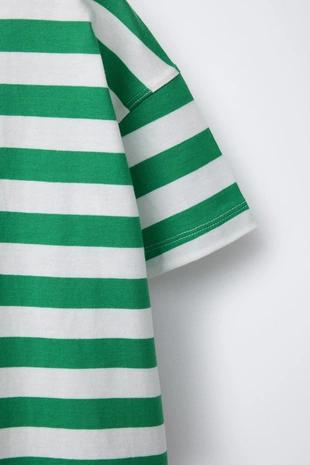 Футболка с принтом в полоску