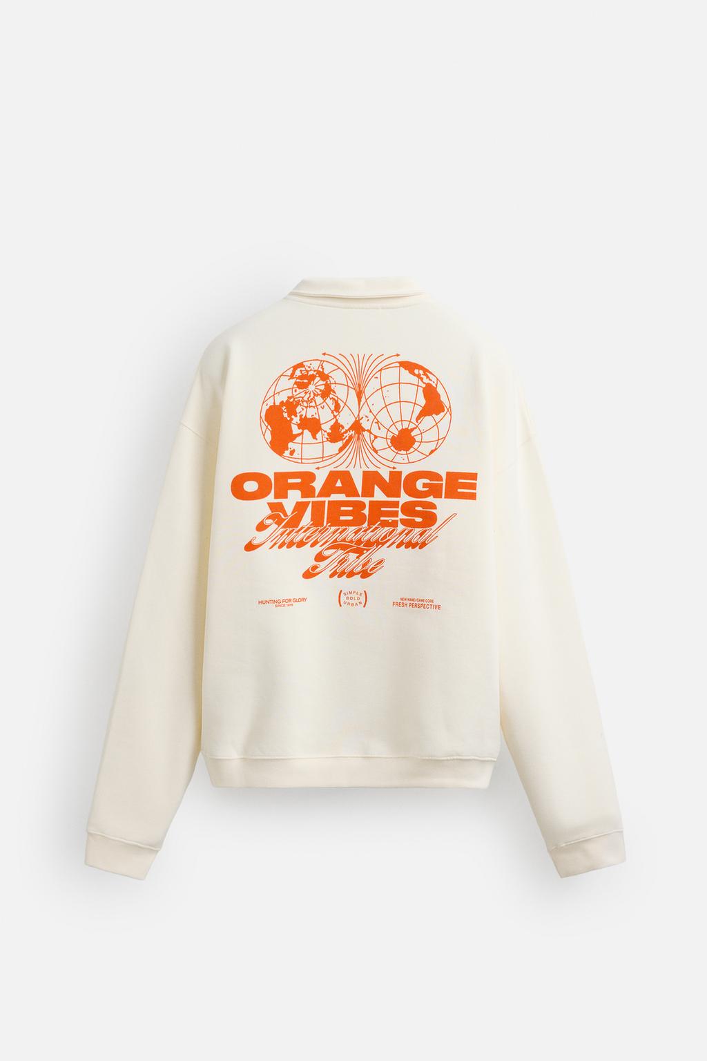 ТОЛСТОВКА С ПРИНТОМ И МОЛНИЕЙ НА ГОРЛОВИНЕ