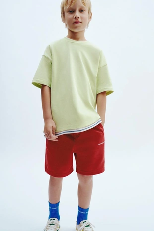 Шорты из мягкой ткани прямого кроя с рельефной надписью- Заказать в России