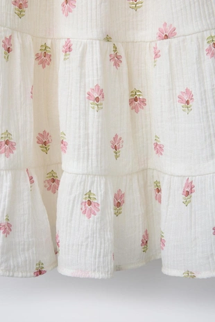 Платье с текстурными воланами и цветами- Заказать в России