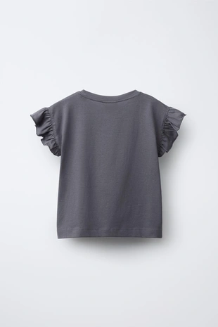 Однотонная футболка с воланами