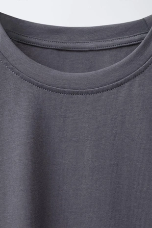 Однотонная футболка с воланами