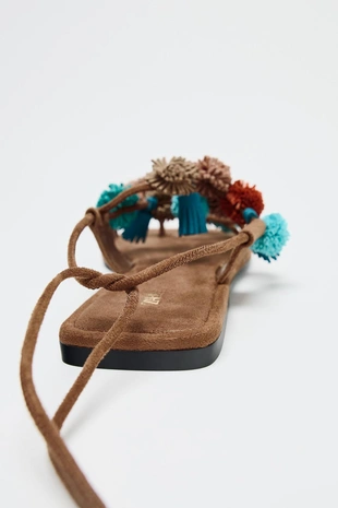 Сандалии с ремешками и бусинами- Заказать в России