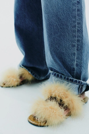 Сандалии с перьями- Заказать в России