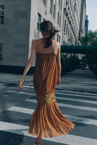 Жатое платье с вышивкой — ZW COLLECTION- Заказать в России