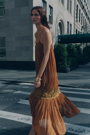 Жатое платье с вышивкой — ZW COLLECTION- Заказать в России