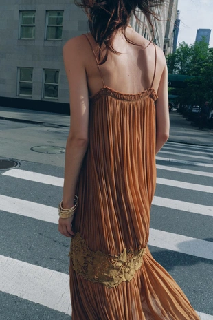 Жатое платье с вышивкой — ZW COLLECTION- Заказать в России