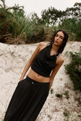 Топ с горловиной халтер и фурнитурой- Заказать в России