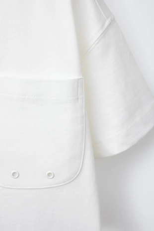 Однотонная футболка с карманом