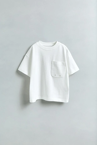 Однотонная футболка с карманом- Заказать в России