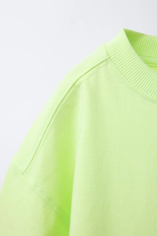 Однотонная футболка с карманом