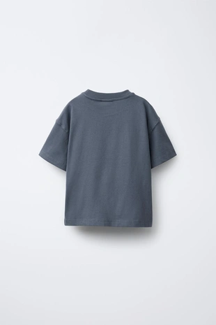 Однотонная футболка с карманом