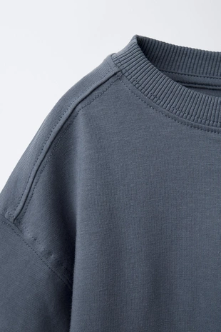 Однотонная футболка с карманом