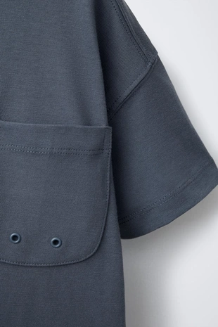 Однотонная футболка с карманом