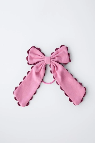 Резинка для волос с бантом и волнистой отделкой