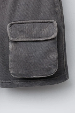 Прямые шорты-бермуды из мягкой ткани, окрашенные в готовом виде