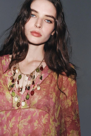 Каскадное ожерелье с камнями- Заказать в России