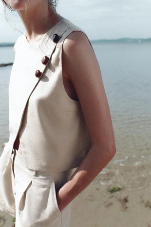 Короткий топ из льна на запáхе- Заказать в России
