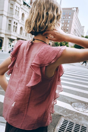 Полупрозрачный топ с воланами- Заказать в России