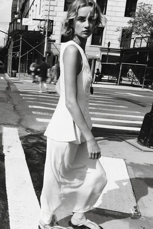 Трикотажный топ с баской и узором «восьмерки»- Заказать в России