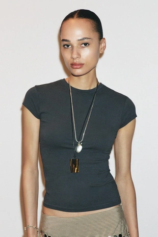 Футболка облегающего кроя с короткими рукавами