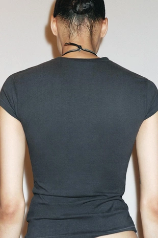 Футболка облегающего кроя с короткими рукавами